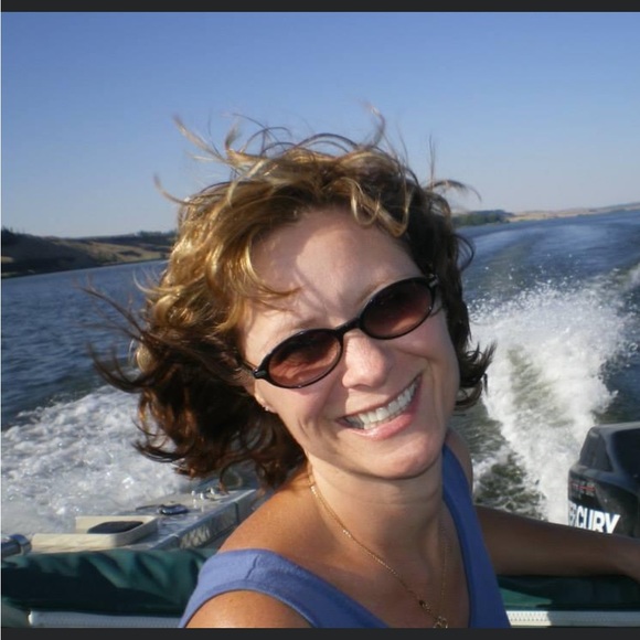 Meet your Posher, Connie - Picture 3 of 5